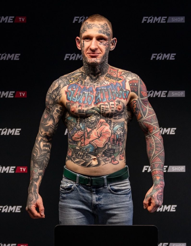 karabin slums attack tatuaż