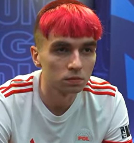 mata czerwone włosy